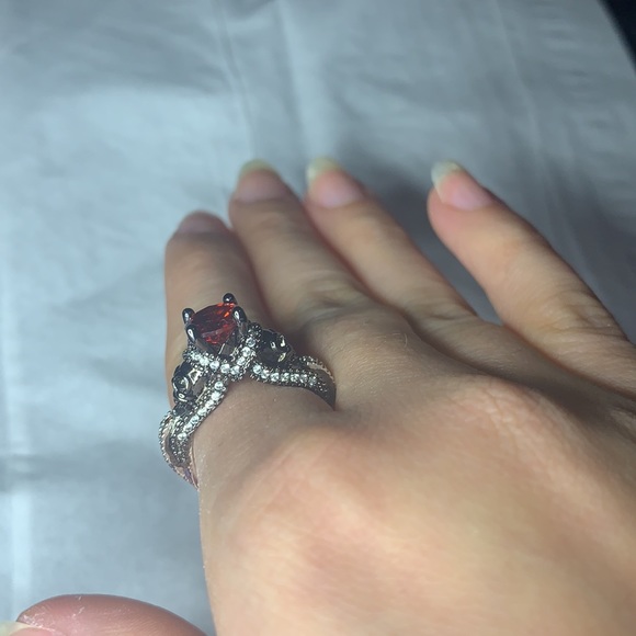 Skull ring with red white diamonds silver black red engagement unisex never used - Picture 7 of 8